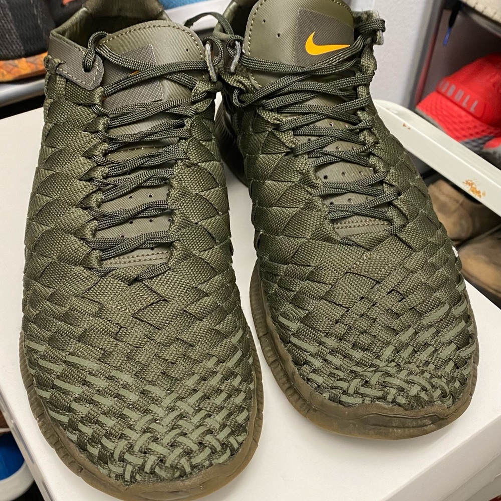 Nike Free Inneva Woven Teach Sp in dark loden color. Size 9.5m.
